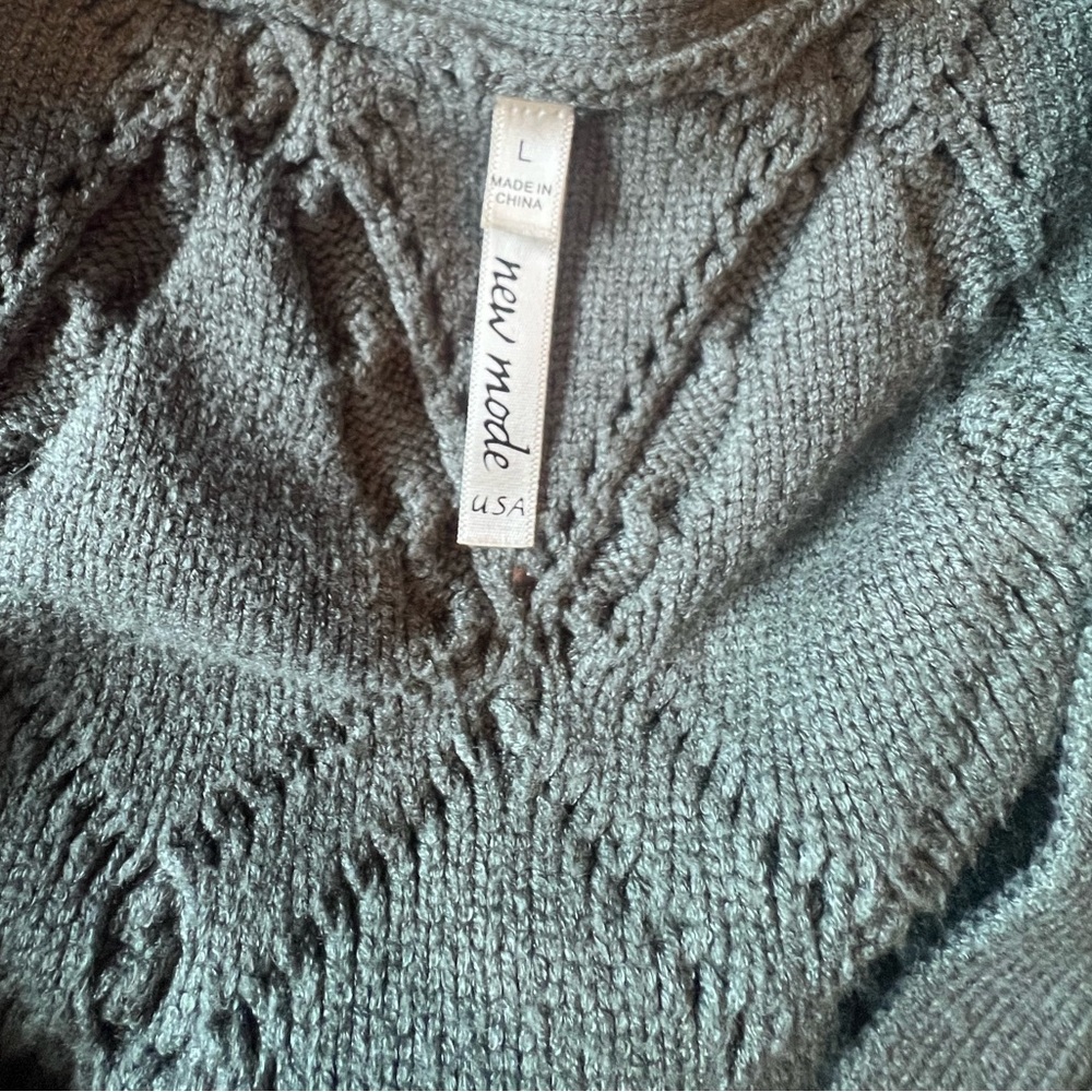 New Mode USA- Crop knit sweater - Picture 2 of 4